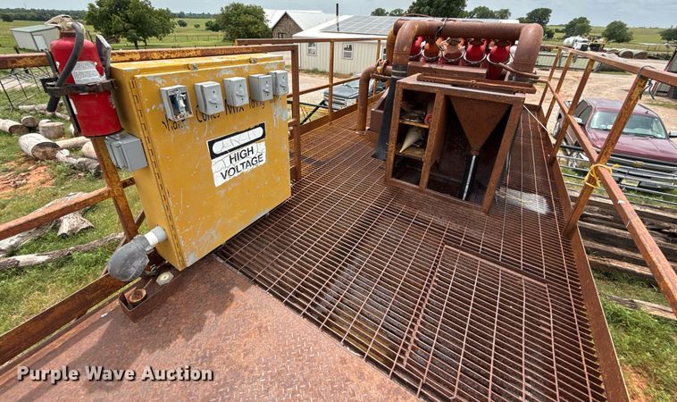 image for item EJ4701 2012 Interstate Thunder Storm III mud recycler with trailer