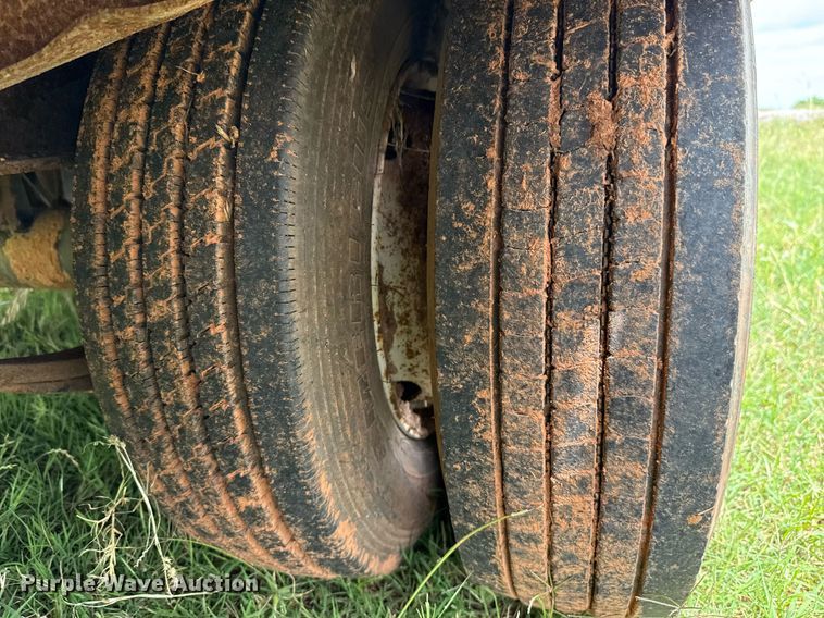 image for item EJ4701 2012 Interstate Thunder Storm III mud recycler with trailer