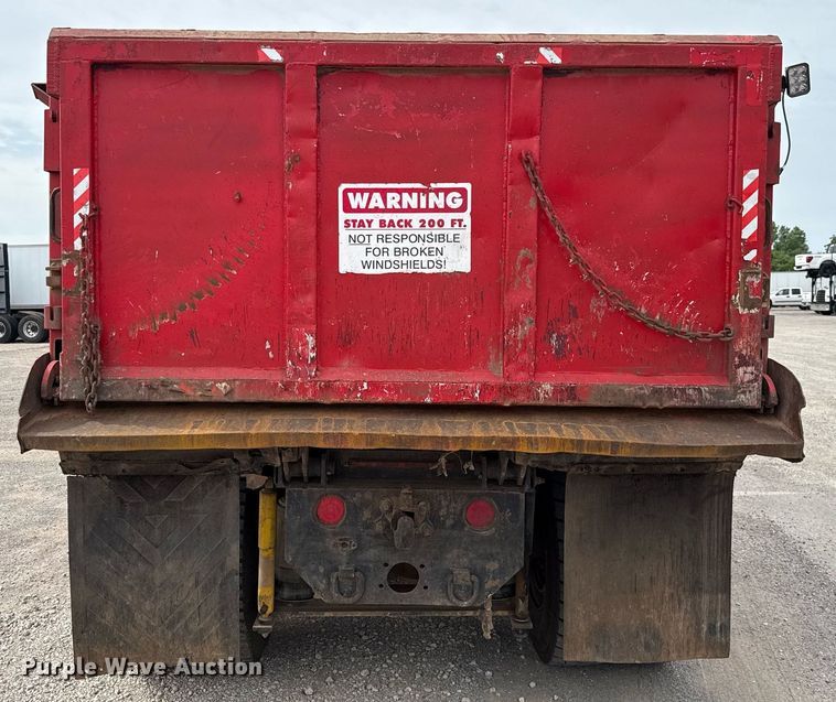 image for item EJ4703 2000 Mack CH613 dump truck