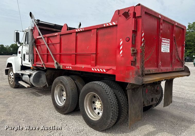 image for item EJ4703 2000 Mack CH613 dump truck