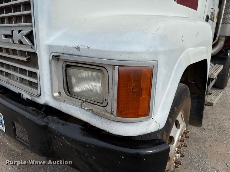 image for item EJ4703 2000 Mack CH613 dump truck