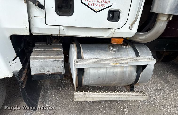 image for item EJ4703 2000 Mack CH613 dump truck