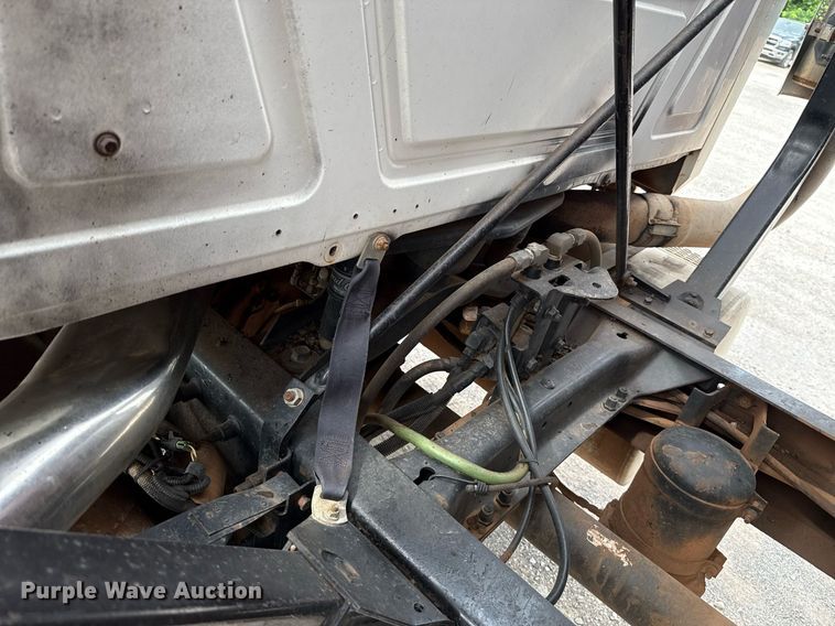 image for item EJ4703 2000 Mack CH613 dump truck