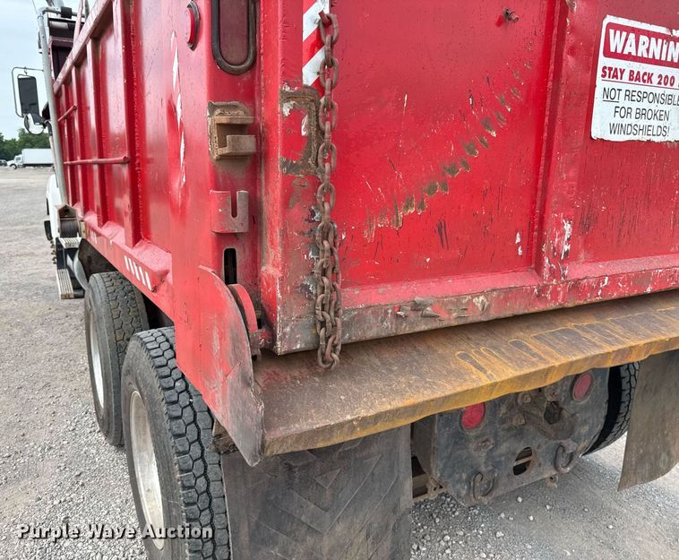 image for item EJ4703 2000 Mack CH613 dump truck