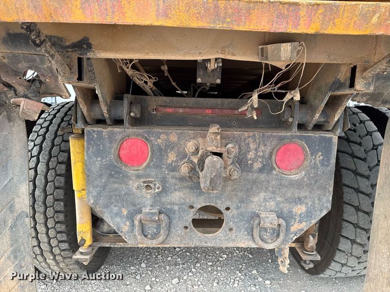 image for item EJ4703 2000 Mack CH613 dump truck