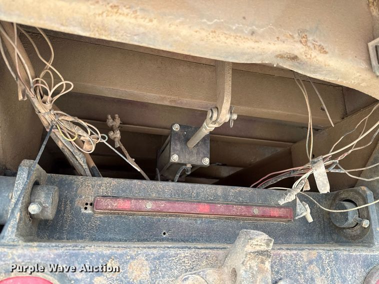 image for item EJ4703 2000 Mack CH613 dump truck