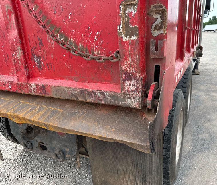 image for item EJ4703 2000 Mack CH613 dump truck