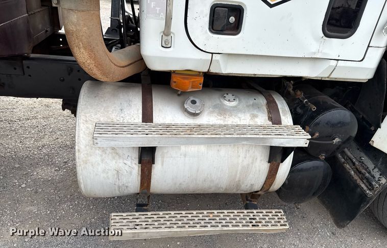 image for item EJ4703 2000 Mack CH613 dump truck