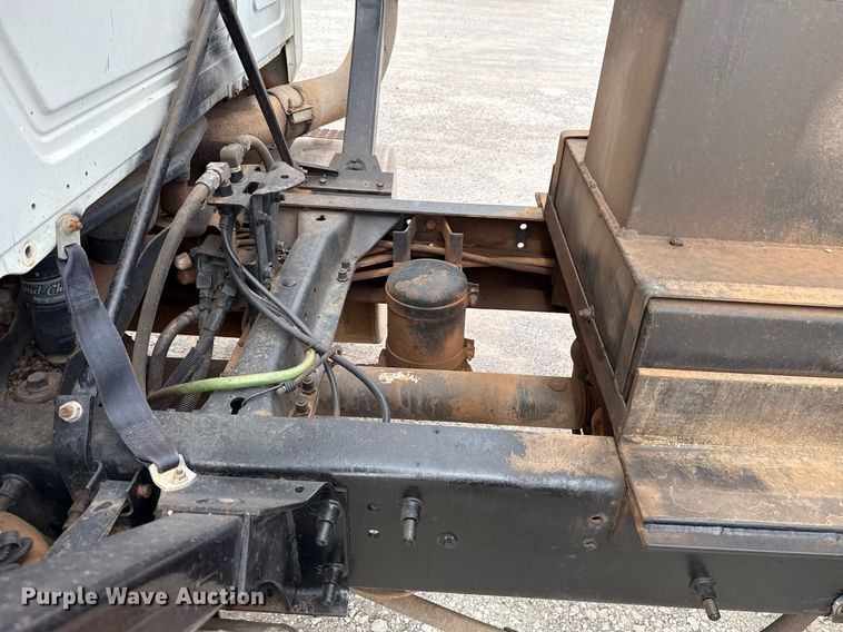 image for item EJ4703 2000 Mack CH613 dump truck