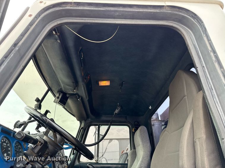 image for item EJ4703 2000 Mack CH613 dump truck