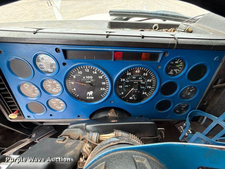 image for item EJ4703 2000 Mack CH613 dump truck