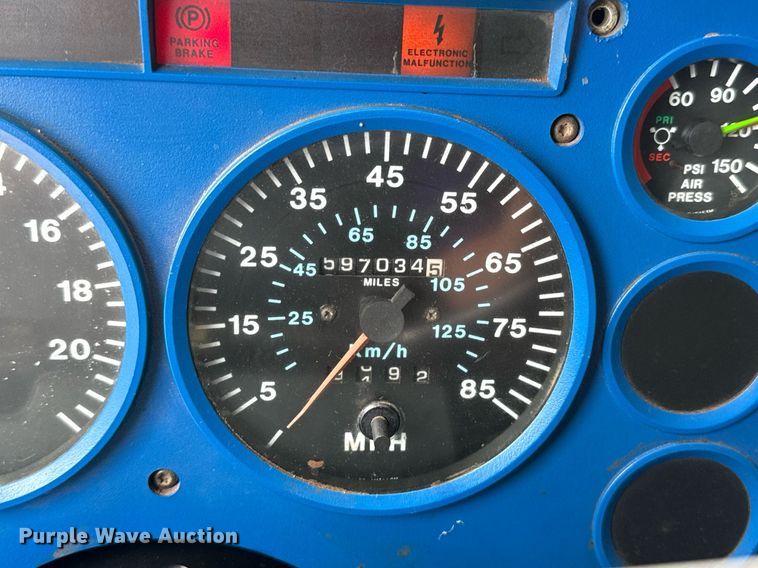 image for item EJ4703 2000 Mack CH613 dump truck