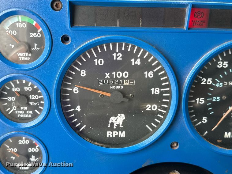 image for item EJ4703 2000 Mack CH613 dump truck