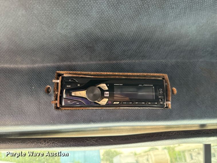 image for item EJ4703 2000 Mack CH613 dump truck