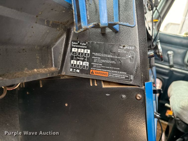 image for item EJ4703 2000 Mack CH613 dump truck