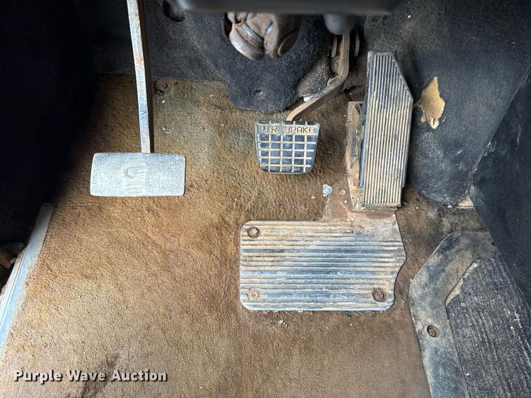 image for item EJ4703 2000 Mack CH613 dump truck