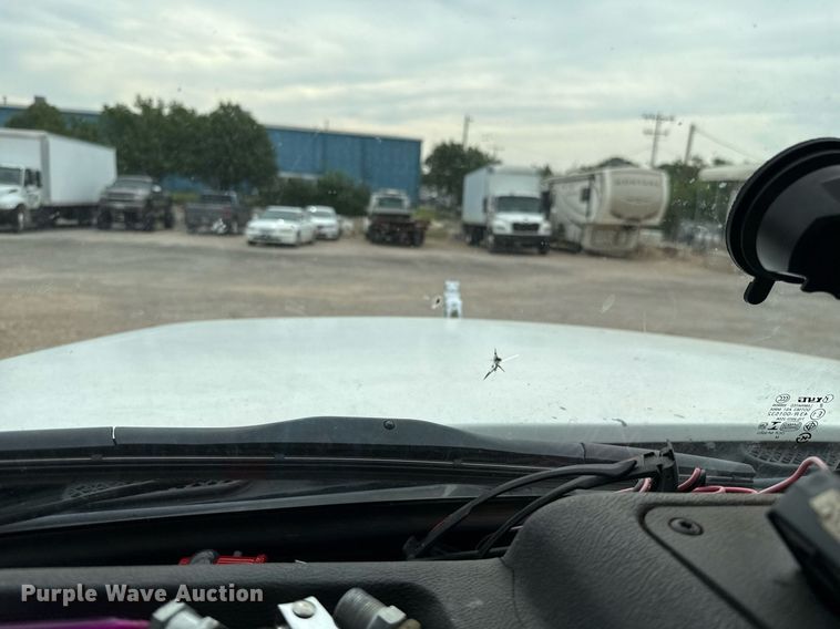 image for item EJ4703 2000 Mack CH613 dump truck