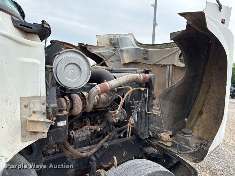 image for item EJ4703 2000 Mack CH613 dump truck