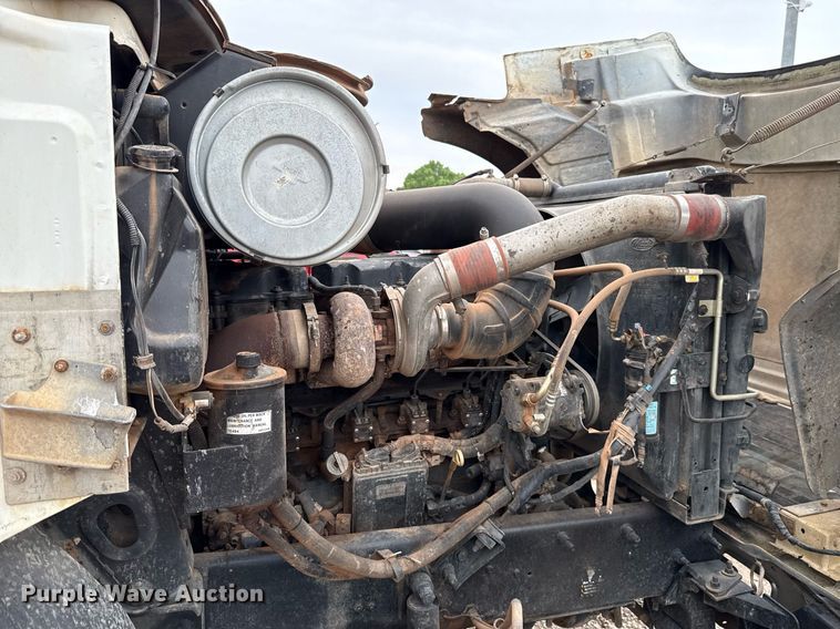 image for item EJ4703 2000 Mack CH613 dump truck