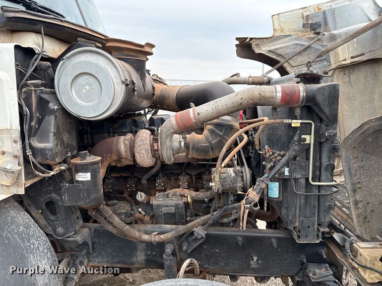 image for item EJ4703 2000 Mack CH613 dump truck