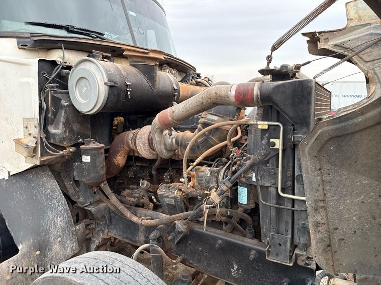 image for item EJ4703 2000 Mack CH613 dump truck