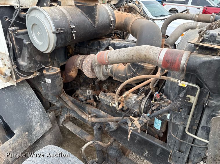 image for item EJ4703 2000 Mack CH613 dump truck