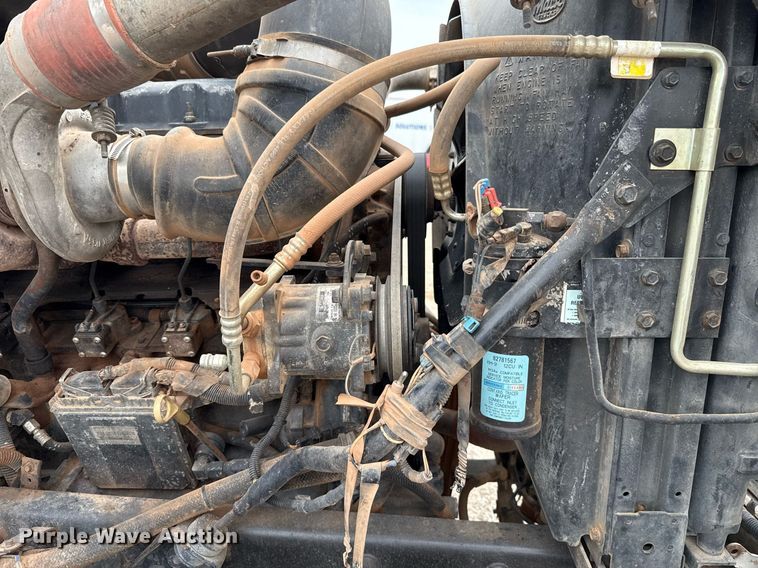 image for item EJ4703 2000 Mack CH613 dump truck