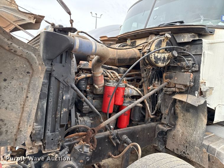 image for item EJ4703 2000 Mack CH613 dump truck