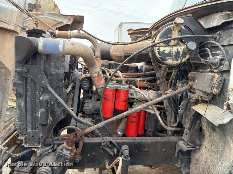 image for item EJ4703 2000 Mack CH613 dump truck