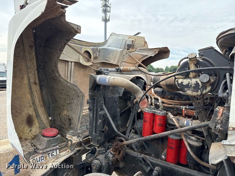 image for item EJ4703 2000 Mack CH613 dump truck