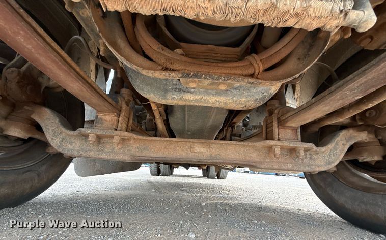 image for item EJ4703 2000 Mack CH613 dump truck