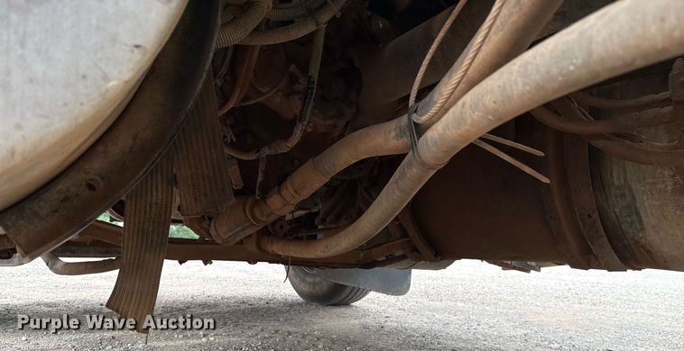 image for item EJ4703 2000 Mack CH613 dump truck