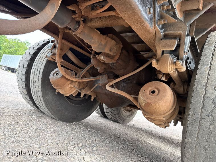 image for item EJ4703 2000 Mack CH613 dump truck