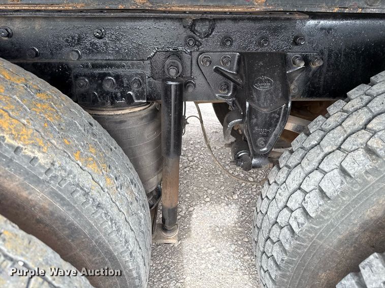 image for item EJ4703 2000 Mack CH613 dump truck