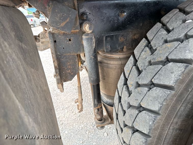 image for item EJ4703 2000 Mack CH613 dump truck