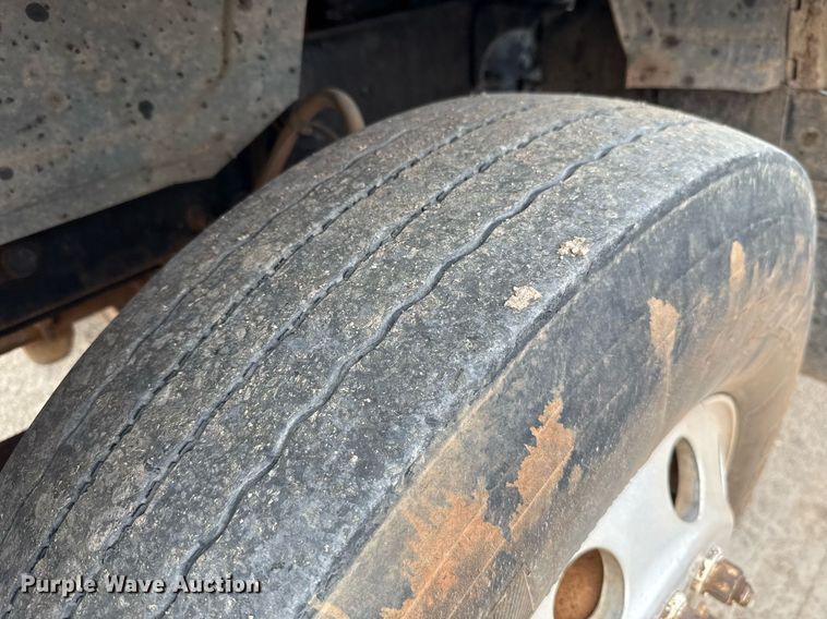 image for item EJ4703 2000 Mack CH613 dump truck