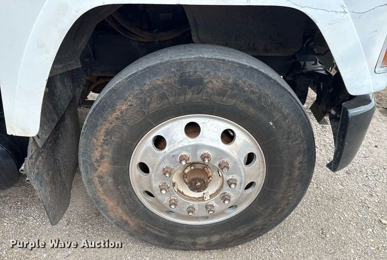 image for item EJ4703 2000 Mack CH613 dump truck