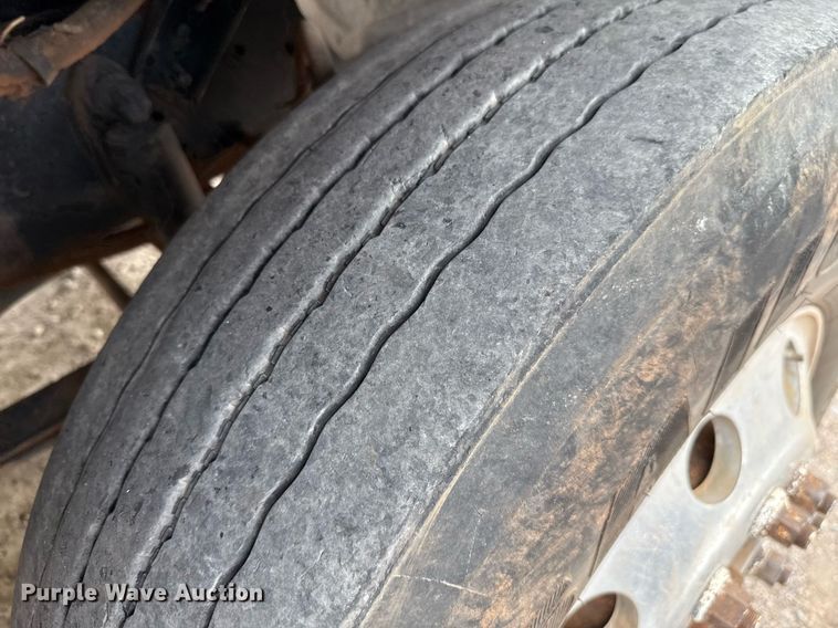 image for item EJ4703 2000 Mack CH613 dump truck