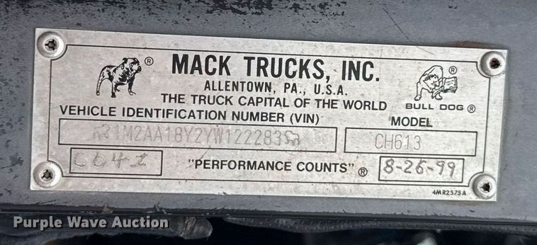 image for item EJ4703 2000 Mack CH613 dump truck
