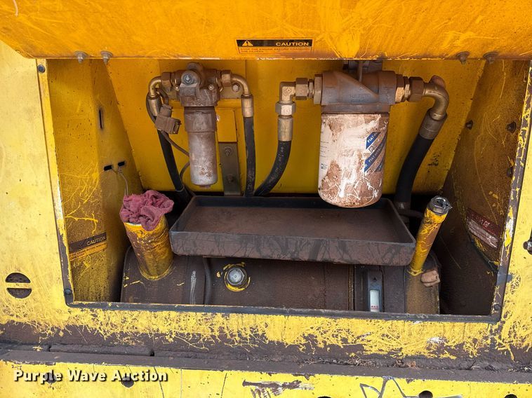 image for item EJ4704 2000 New Holland DC80  dozer