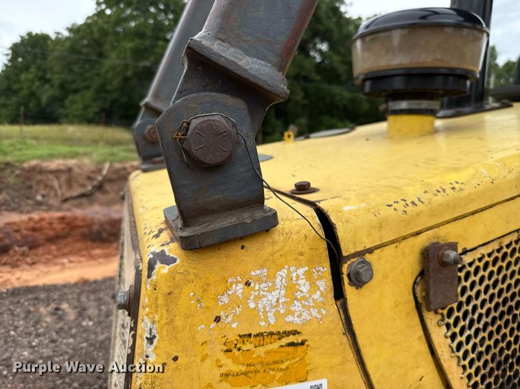 image for item EJ4704 2000 New Holland DC80  dozer