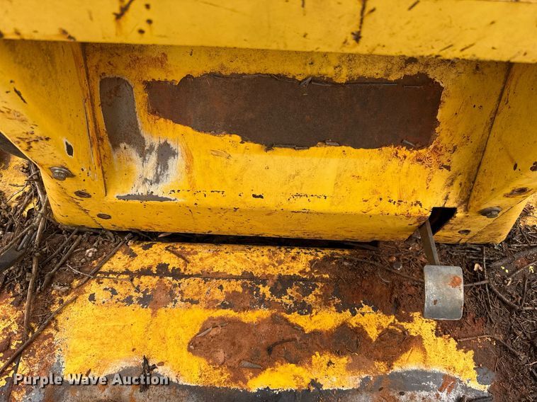 image for item EJ4704 2000 New Holland DC80  dozer