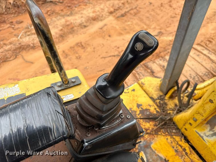 image for item EJ4704 2000 New Holland DC80  dozer