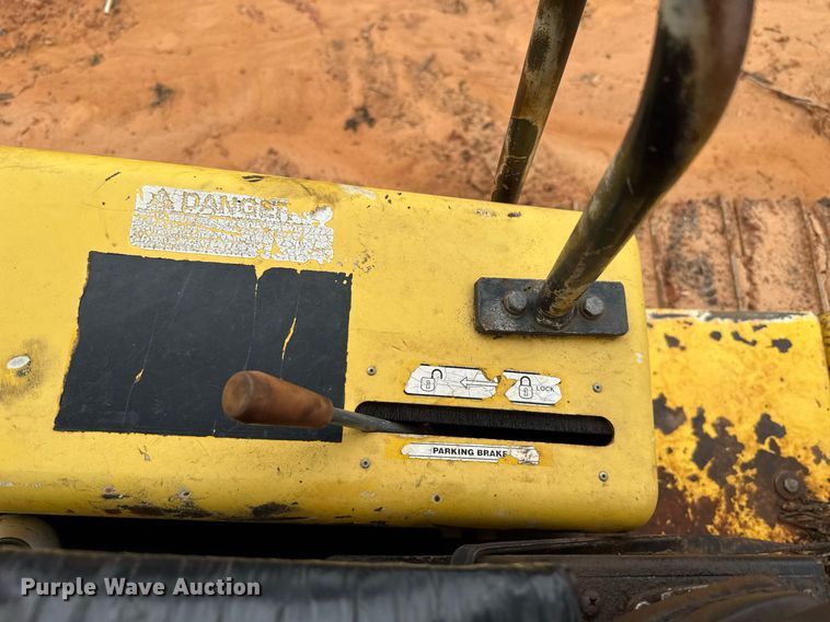 image for item EJ4704 2000 New Holland DC80  dozer