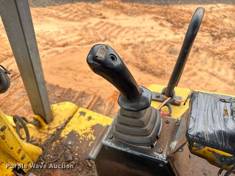 image for item EJ4704 2000 New Holland DC80  dozer