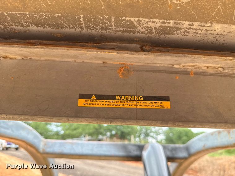 image for item EJ4704 2000 New Holland DC80  dozer