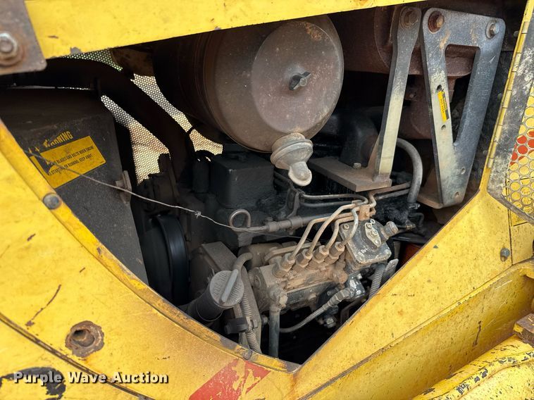 image for item EJ4704 2000 New Holland DC80  dozer