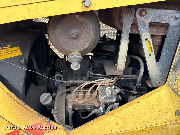 image for item EJ4704 2000 New Holland DC80  dozer