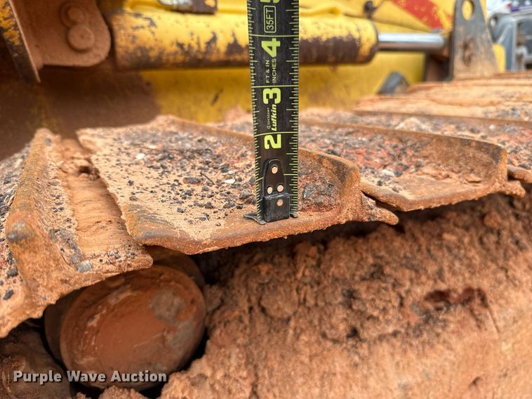 image for item EJ4704 2000 New Holland DC80  dozer