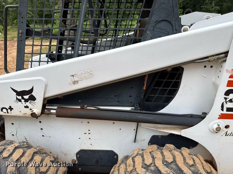 image for item EJ4705 1999 Bobcat 863 skid steer loader